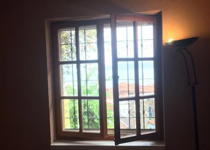 Castle81homes Yellow-sari , Sea View House